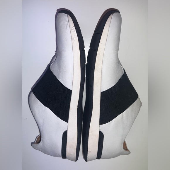 Vionic- Black and white codie Casual Slip on Sneaker - Picture 5 of 8